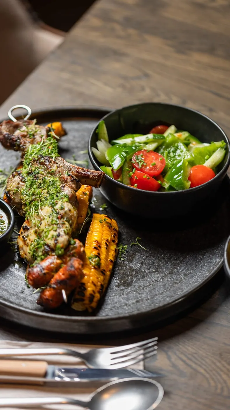 FORTAS Akropolis — food