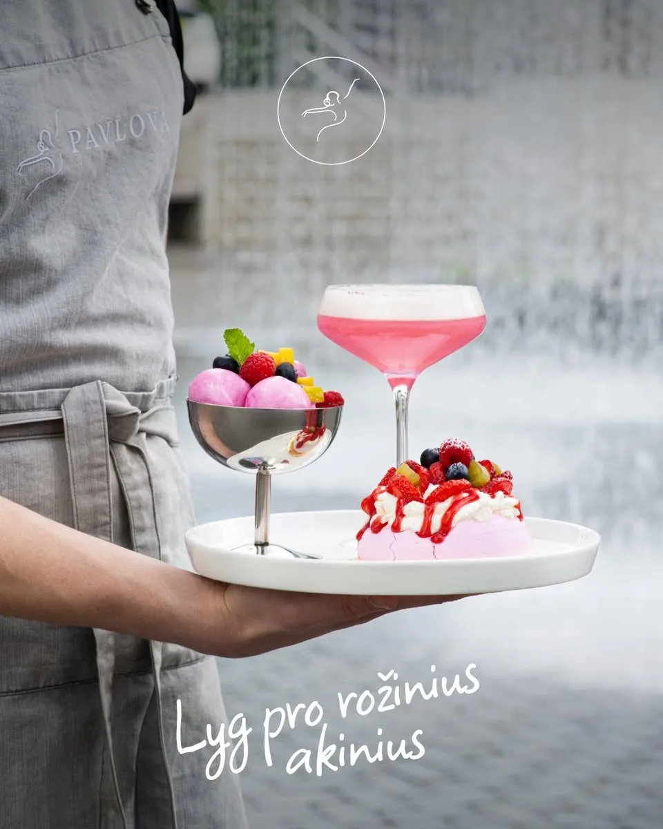 Pavlova — food